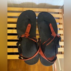 Barely worn vibram outdoor sandal 9.5